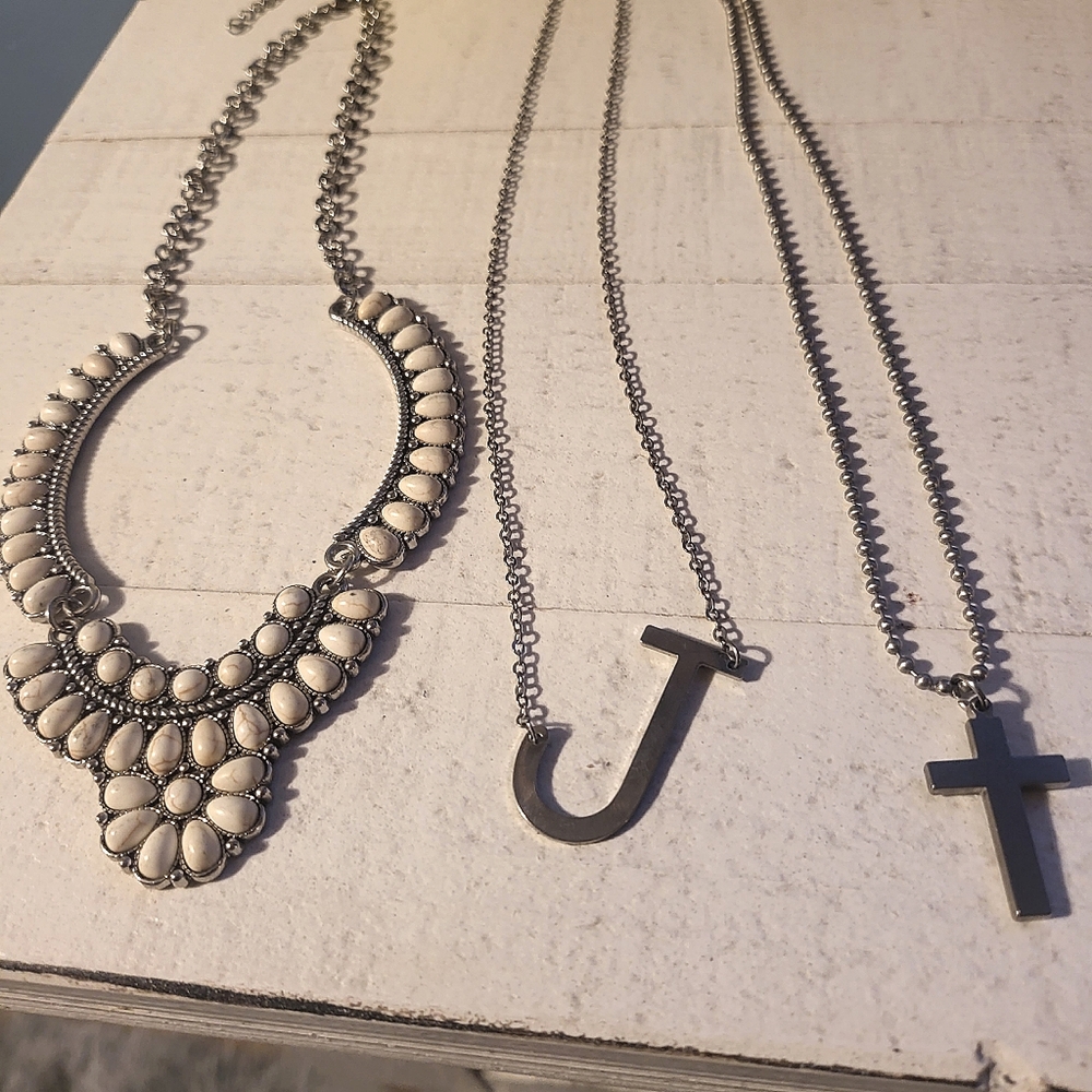 Necklace Trio: 📿Paparazzi     📿Silver Tone "J" w/Chain      📿Cross w/Chain